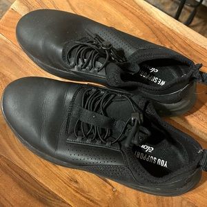 Clove all black womens sneaker